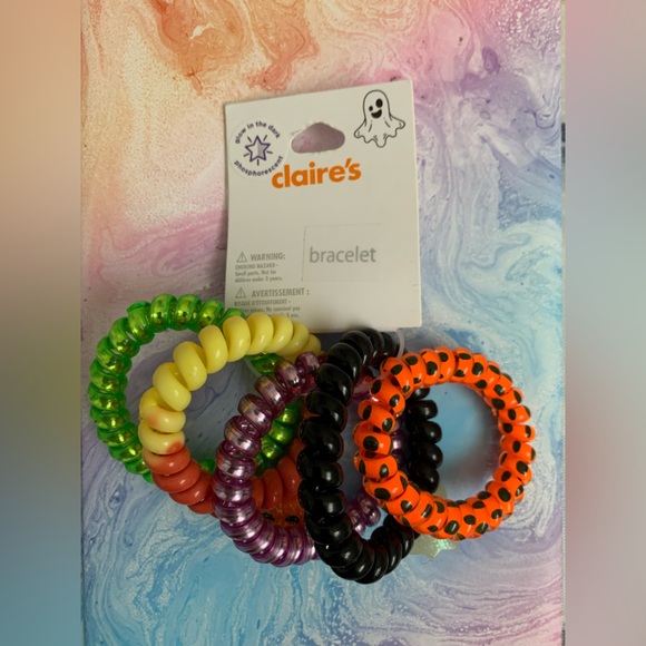 New Claire’s Glow-In-The-Dark Halloween Bracelets/Hair Ties🎃👻💀🖤💚🧡💜 - Picture 1 of 3
